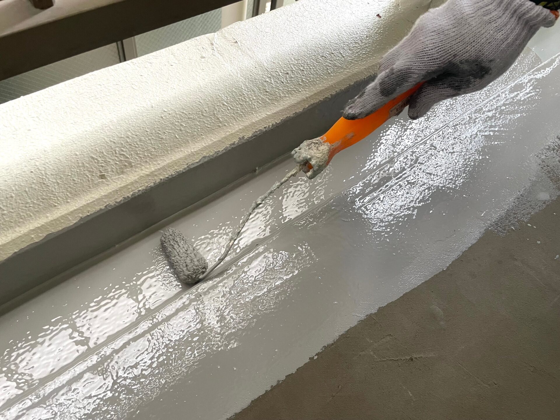 バルコニーのウレタン防水は必要？メリットや施工時期の目安を解説：アイキャッチ画像